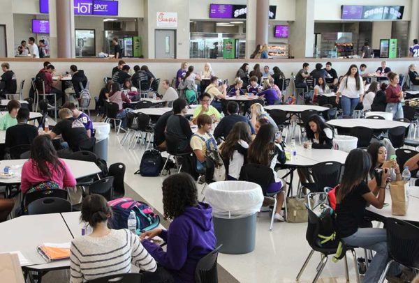 Students abide by the new lunchtime procedures. Photo by Nicholas Alvarez.