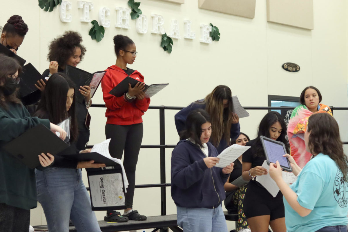 As they prepare for their winter choir concert, the Ranger chorale students run through their songs on Thursday, Nov. 3, 2022. Photo by Nikki Basaldu, 12