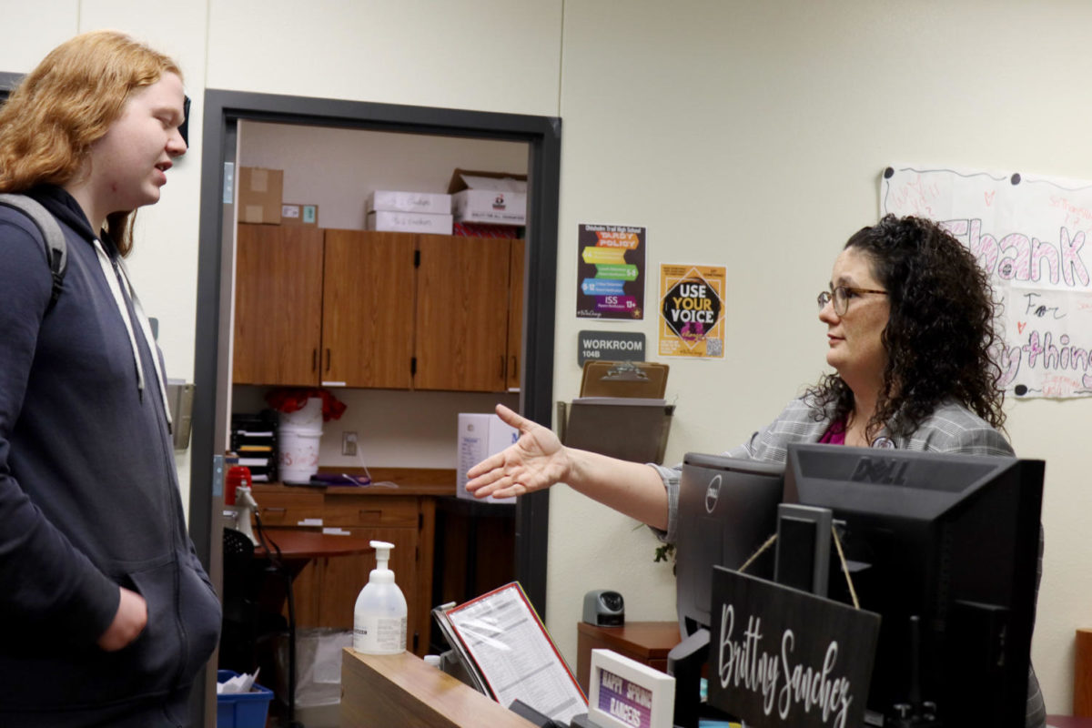 ALWAYS ON DUTY As she heads out the door to leave campus to work on items for her new role at the assistant director of fine arts, Carla Hardy talks with students during fifth lunch to answer questions and solve problems on Monday, April 24. Photo by Isaiah Murphy, 12
